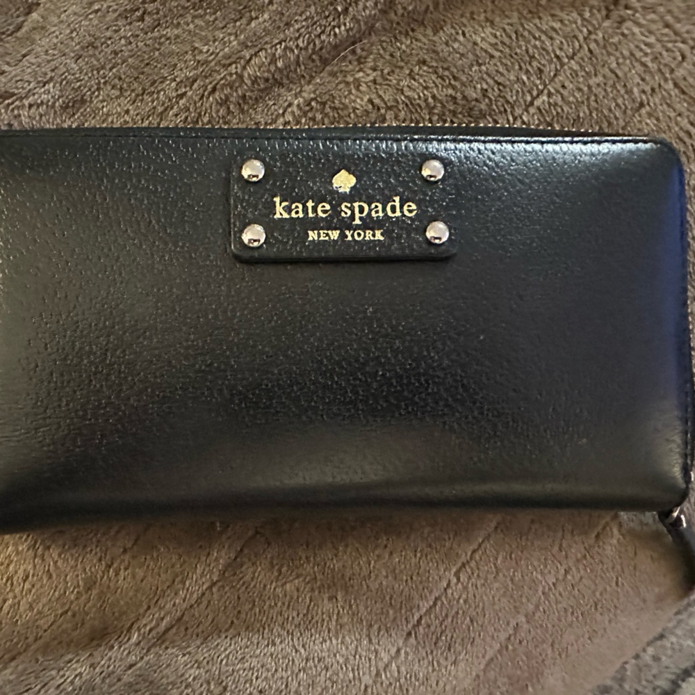 Kate Spade Black Leather Zip Wallet